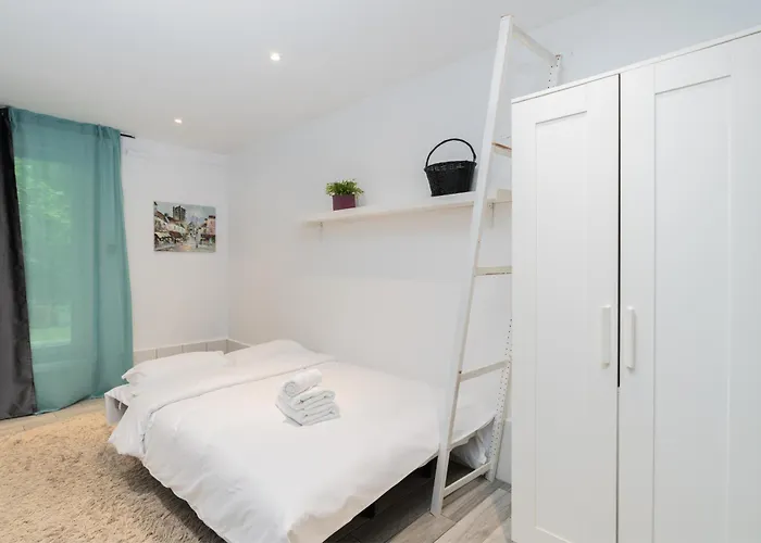 Park Krakowski Homely With Garden By Bookinghost Daire Krakow