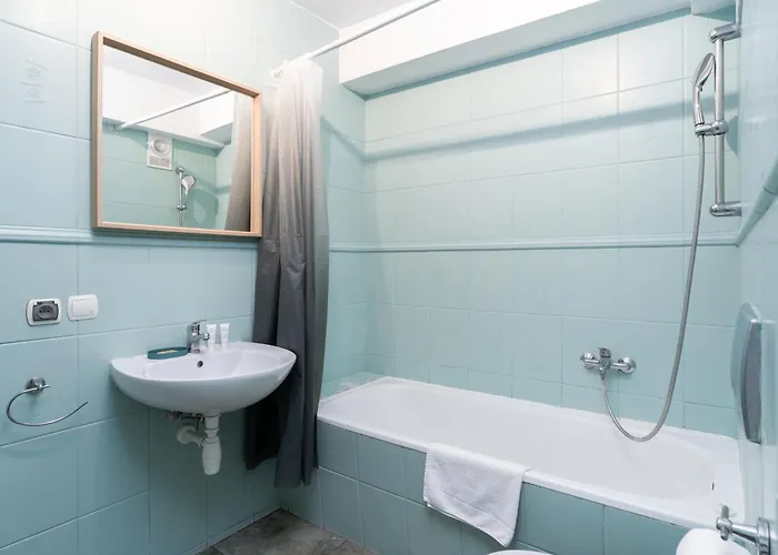 Park Krakowski Homely With Garden By Bookinghost Daire