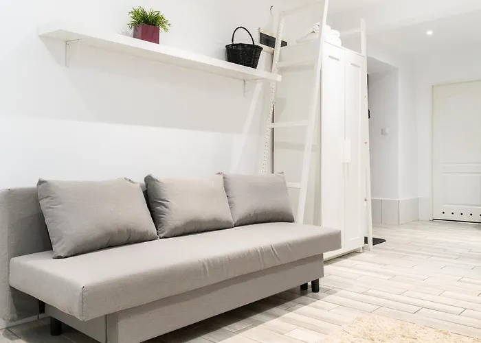 Park Krakowski Homely With Garden By Bookinghost Daire *