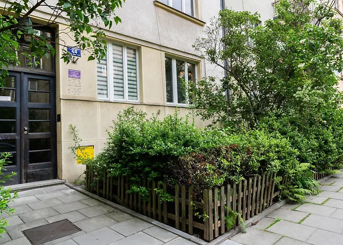 Park Krakowski Homely With Garden By Bookinghost Daire