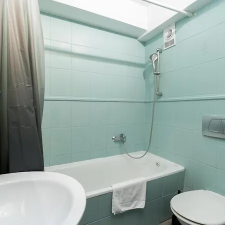 Park Krakowski Homely With Garden By Bookinghost דירה